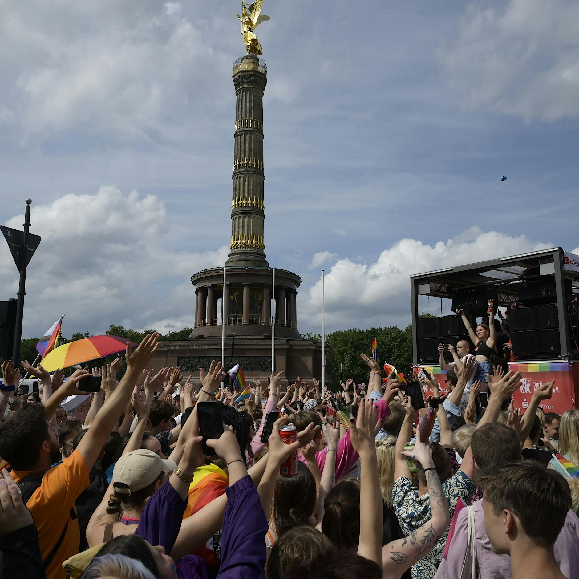 Festnahmen und Notfälle beim CSD 2023 in Berlin: Die Bilanz von Polizei und Feuerwehr