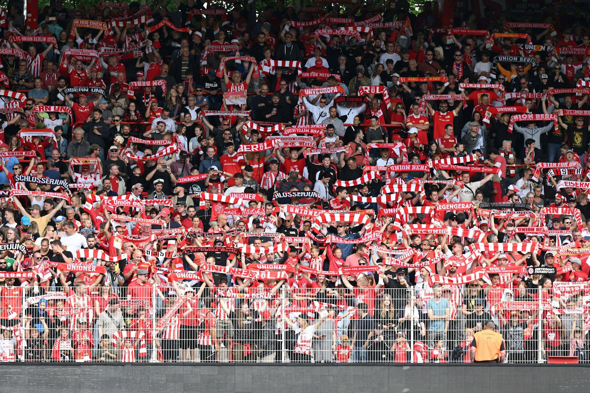 Voll wie bei einem Punktspiel, war aber nur ein Testkick des 1. FC Union.