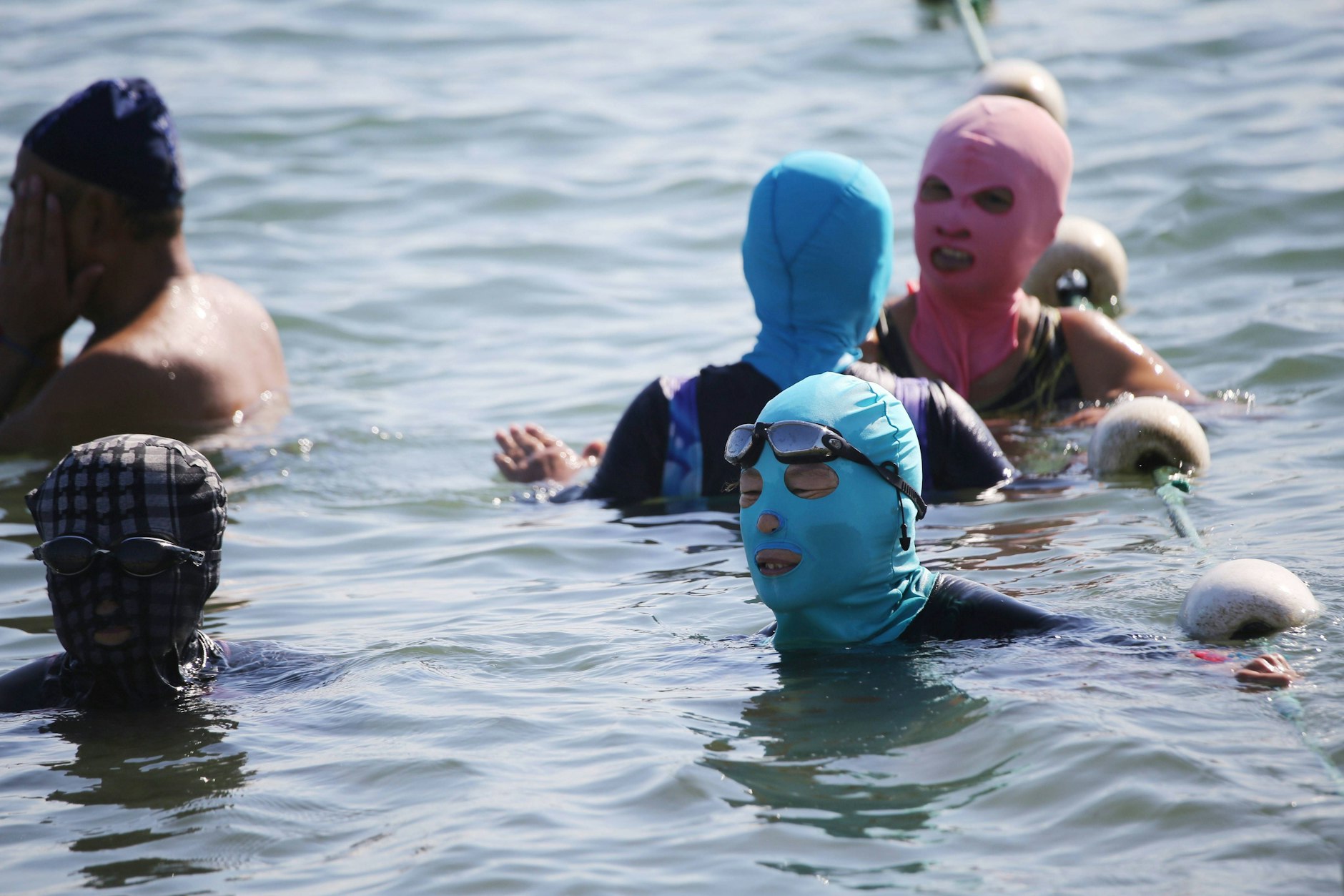 Facekini in China Schutz gegen gefährliche Sonnenstrahlen