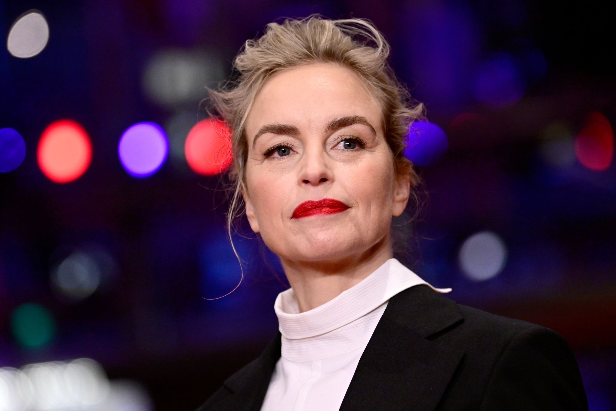 女性情報誌 Vogue Deutsch March 2023 Nina Hoss Online0323_Cover_mit-rand