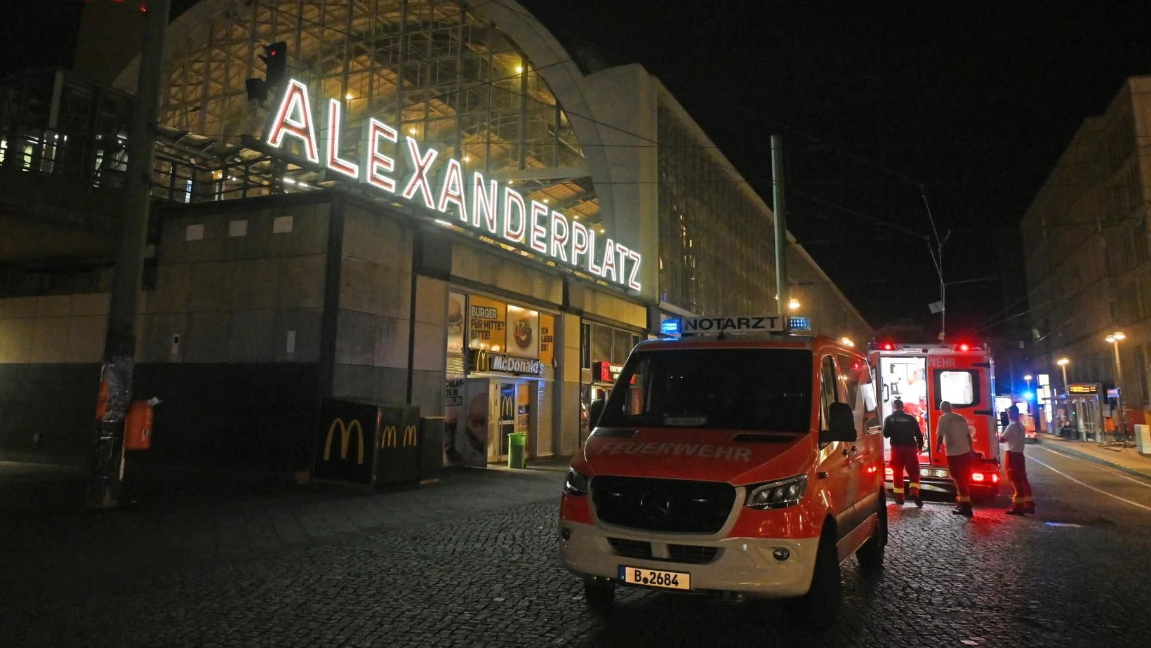 Notarzteinsatz am Alexanderplatz.
