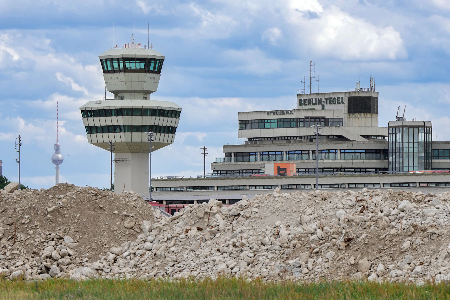 Flughafen Tegel Park An Fly www.berliner-zeitung.de
