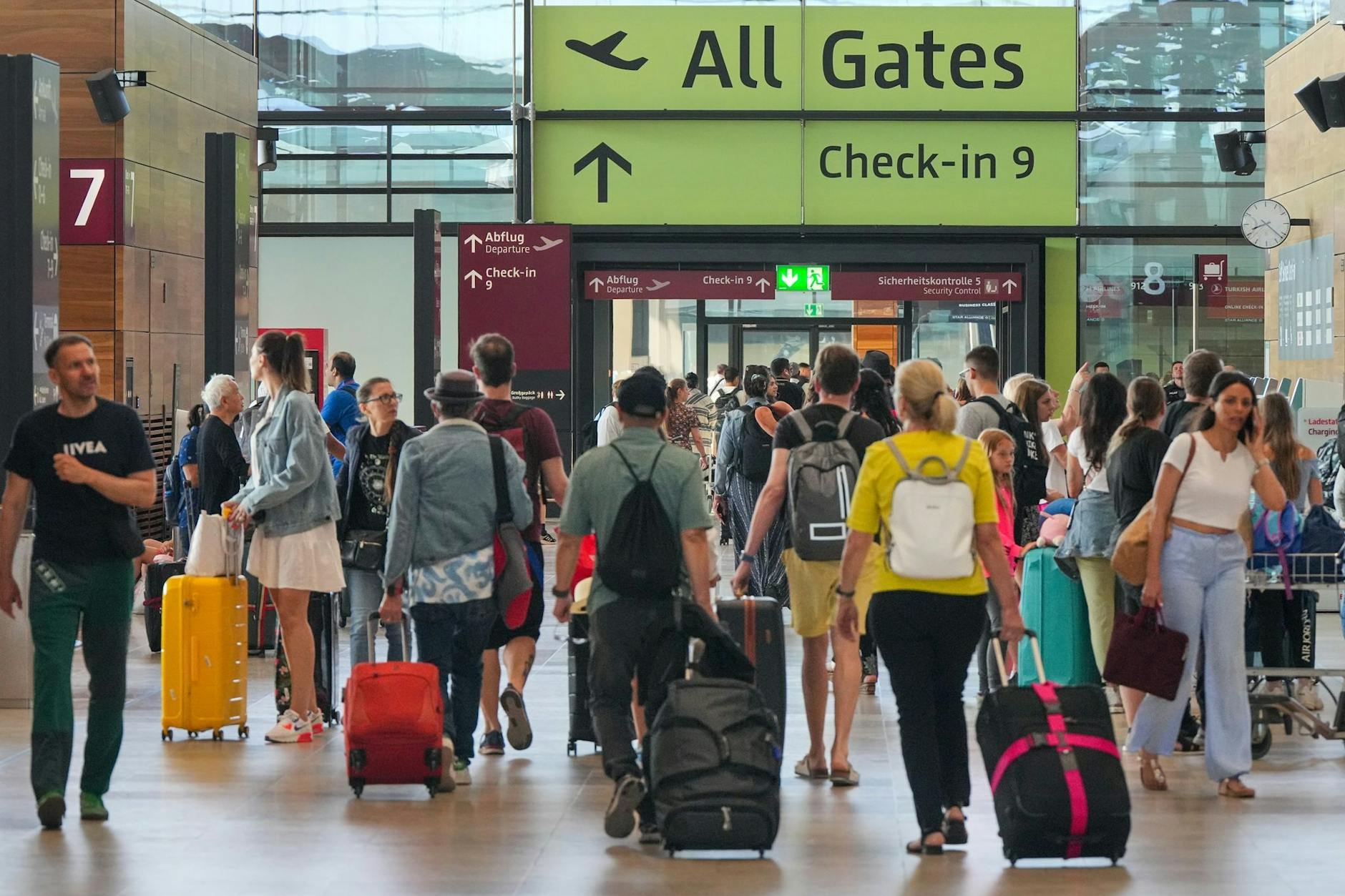 Einige Reiseanbieter bringen vorerst keine weiteren Urlauber nach Rhodos.