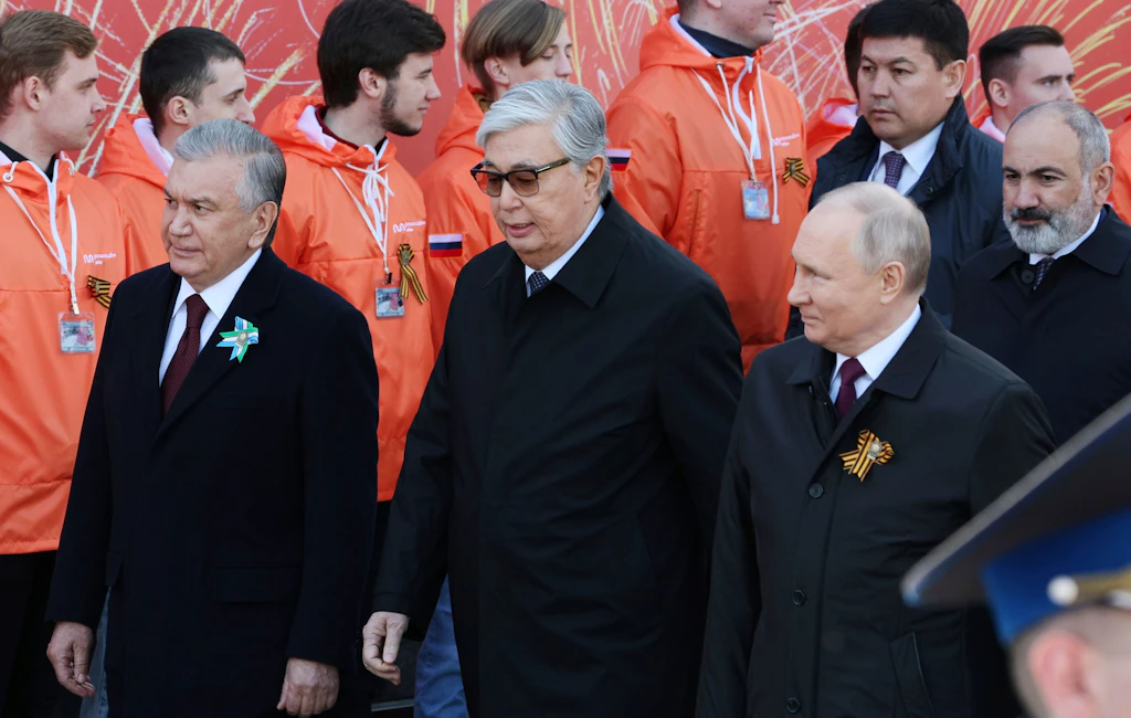 Kasachstan und Usbekistan brechen wegen US-Sanktionen mit russischem Zahlungssystem