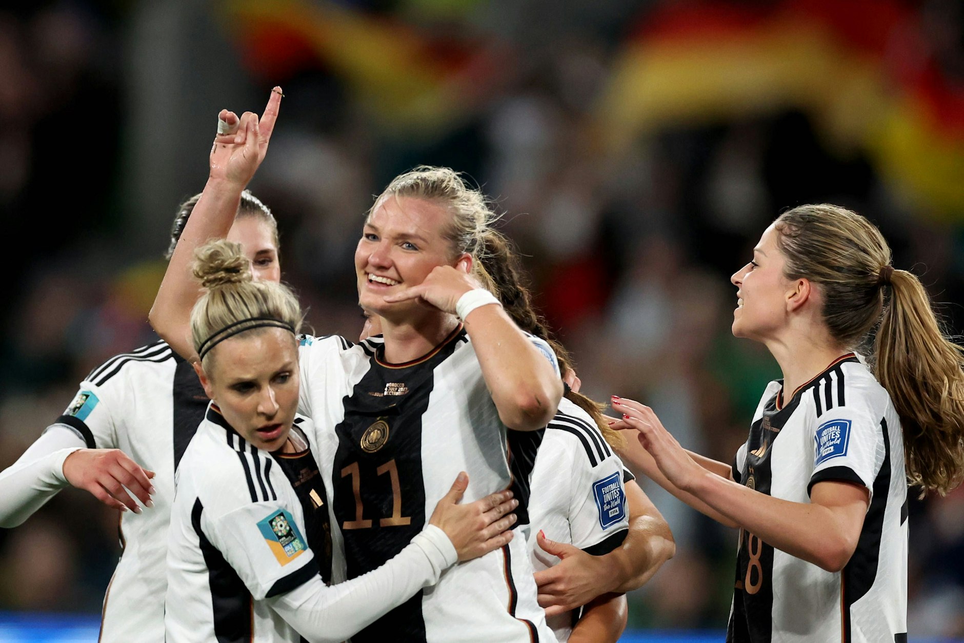 Nach Hause telefonieren – diesmal grüßt Torschützin Alexandra Popp ihren vor kurzem verstorbenen Vater.&nbsp;