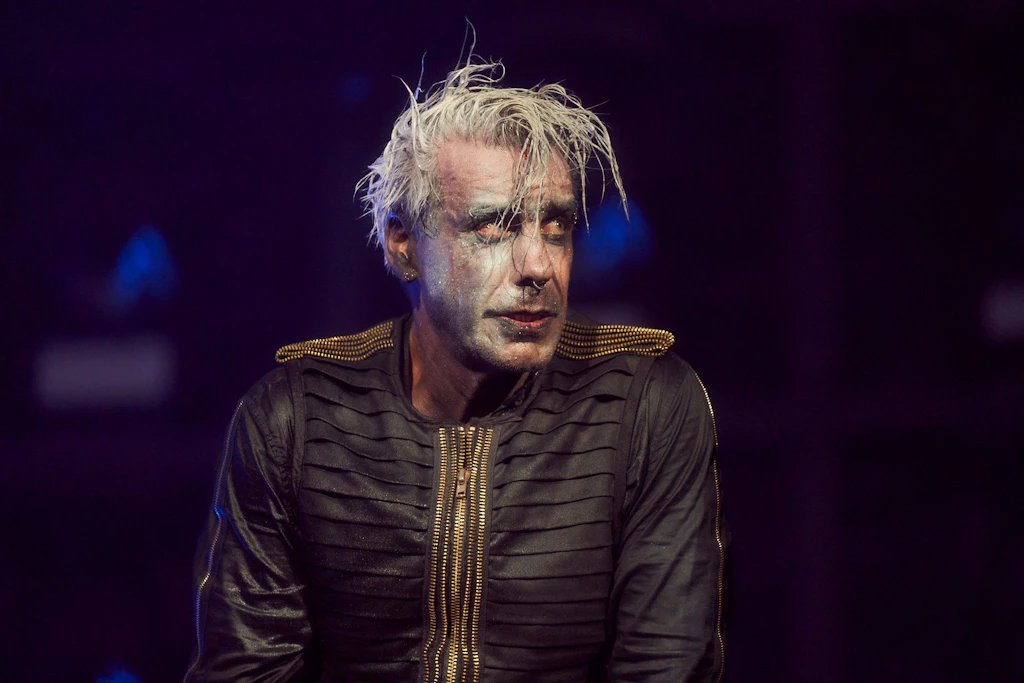 Fans von Rammstein geschockt: Till Lindemann blutüberströmt auf der Bühne! Was ist DA passiert?