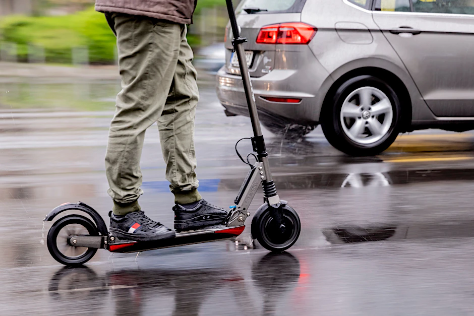 Nicht kiffen, bevor man mit dem E-Roller auf Tour geht. Sonst kann der Führerschein weg sein.