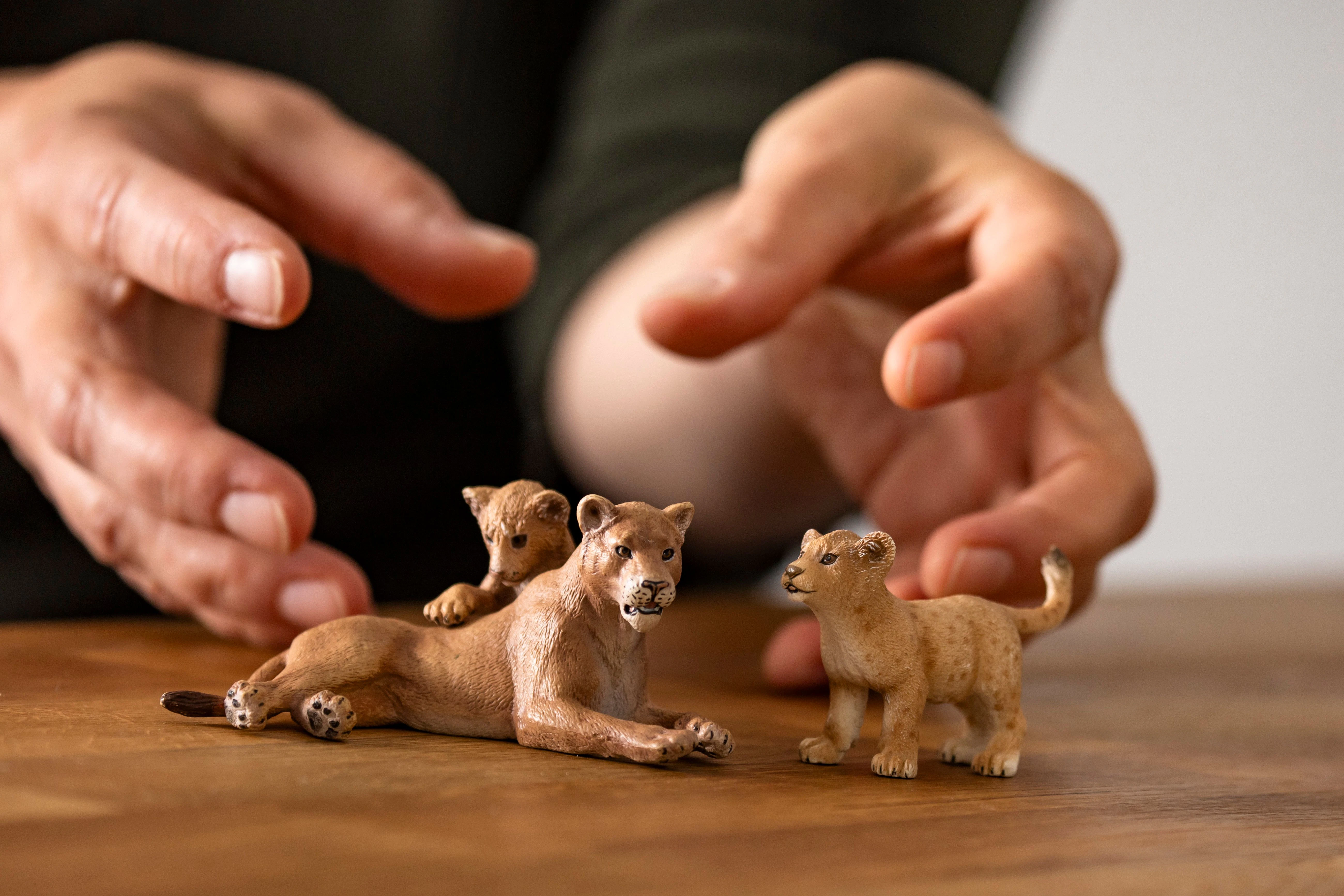 Eine Löwenfamilie in Miniatur: Manchmal sagen Tierfiguren mehr als 1000 Worte.