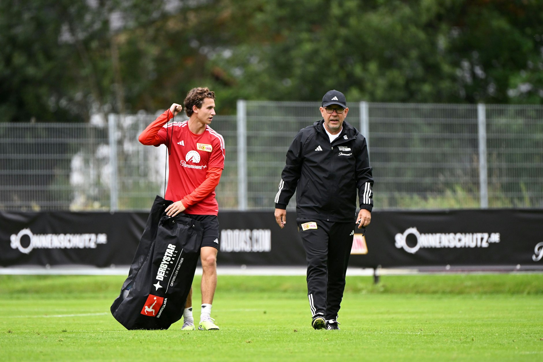 Brenden Aaronson (l.) ist einer der Neuzugänge, die sich in Österreich an den Spielstil von Union-Trainer Urs Fischer gewöhnen sollen.