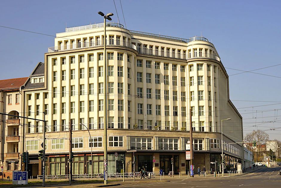 Das Soho House Berlin steht am Rande einer wahnsinnigen Kreuzung.