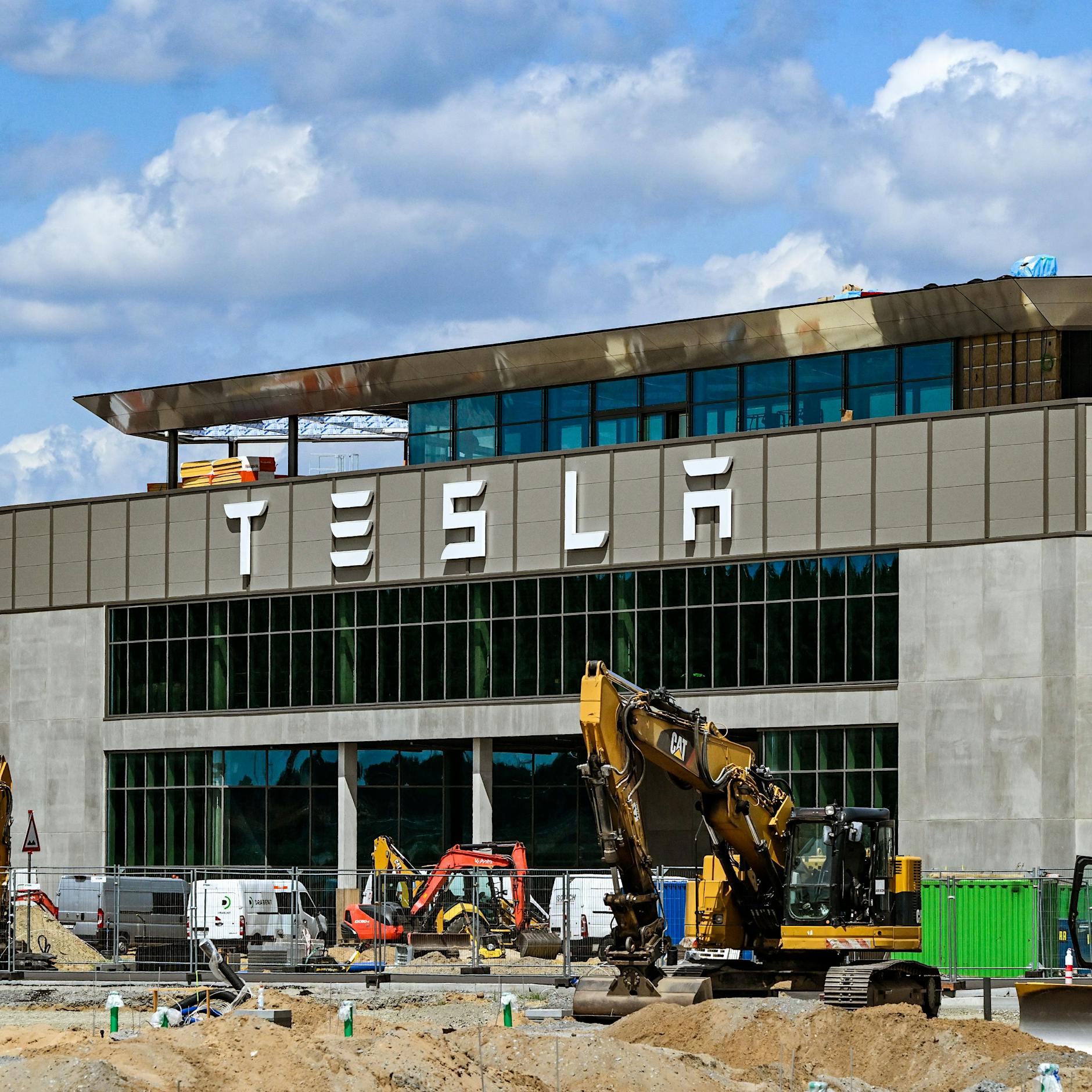 Landes-Umweltamt gegen Teslas Ausbaupläne in Grünheide