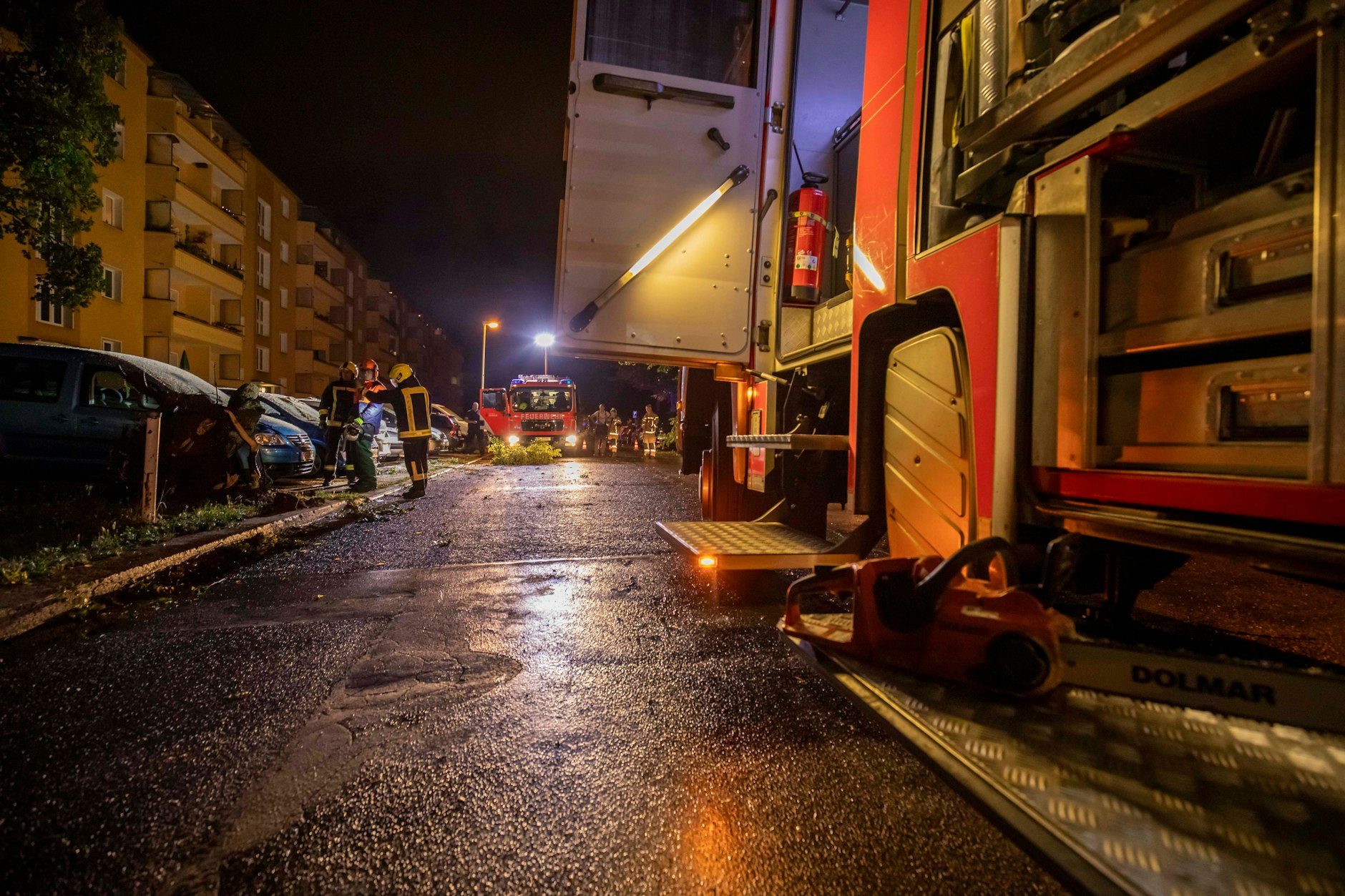 Umgeknickte Bäume, überflutete Straßenzüge, vor allem der nördliche Teil Berlins war von dem Unwetter betroffen. Alle Freiwilligen Feuerwehren des Landes Berlins wurden alarmiert und waren im Einsatz.