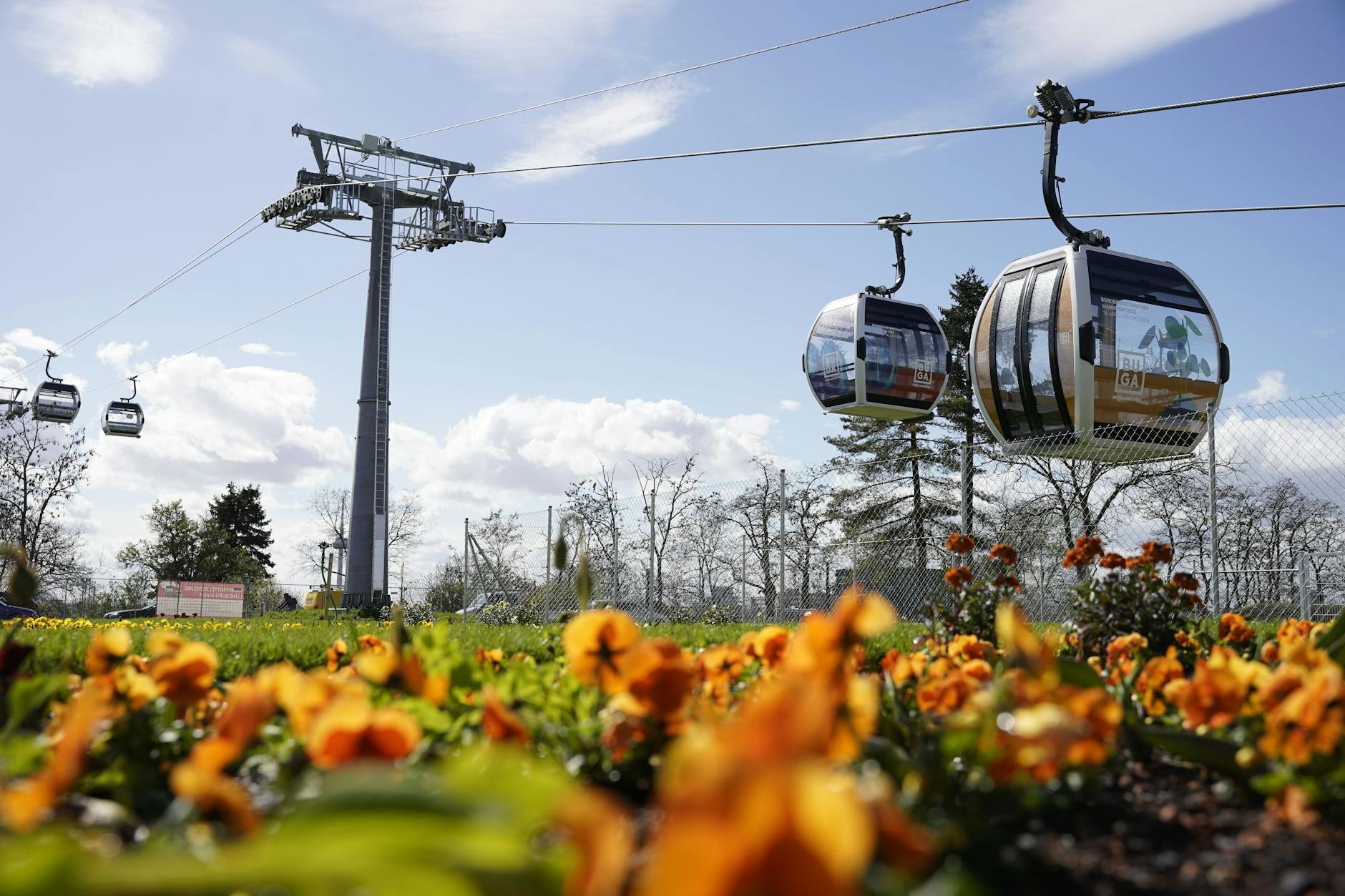 Eine Seilbahn auf dem Gelände der Bundesgartenschau. Noch sind die meisten Seilbahnen Deutschlands nicht an das öffentliche Verkehrsnetz angebunden. 