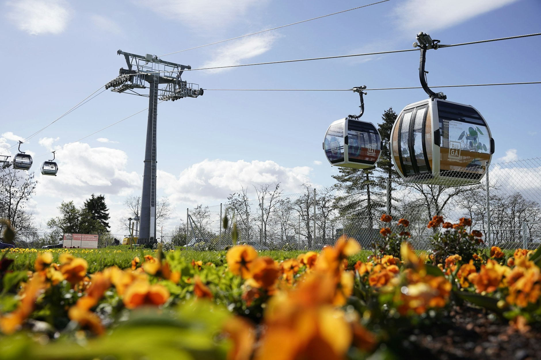 Eine Seilbahn auf dem Gelände der Bundesgartenschau. Noch sind die meisten Seilbahnen Deutschlands nicht an das öffentliche Verkehrsnetz angebunden.&nbsp;