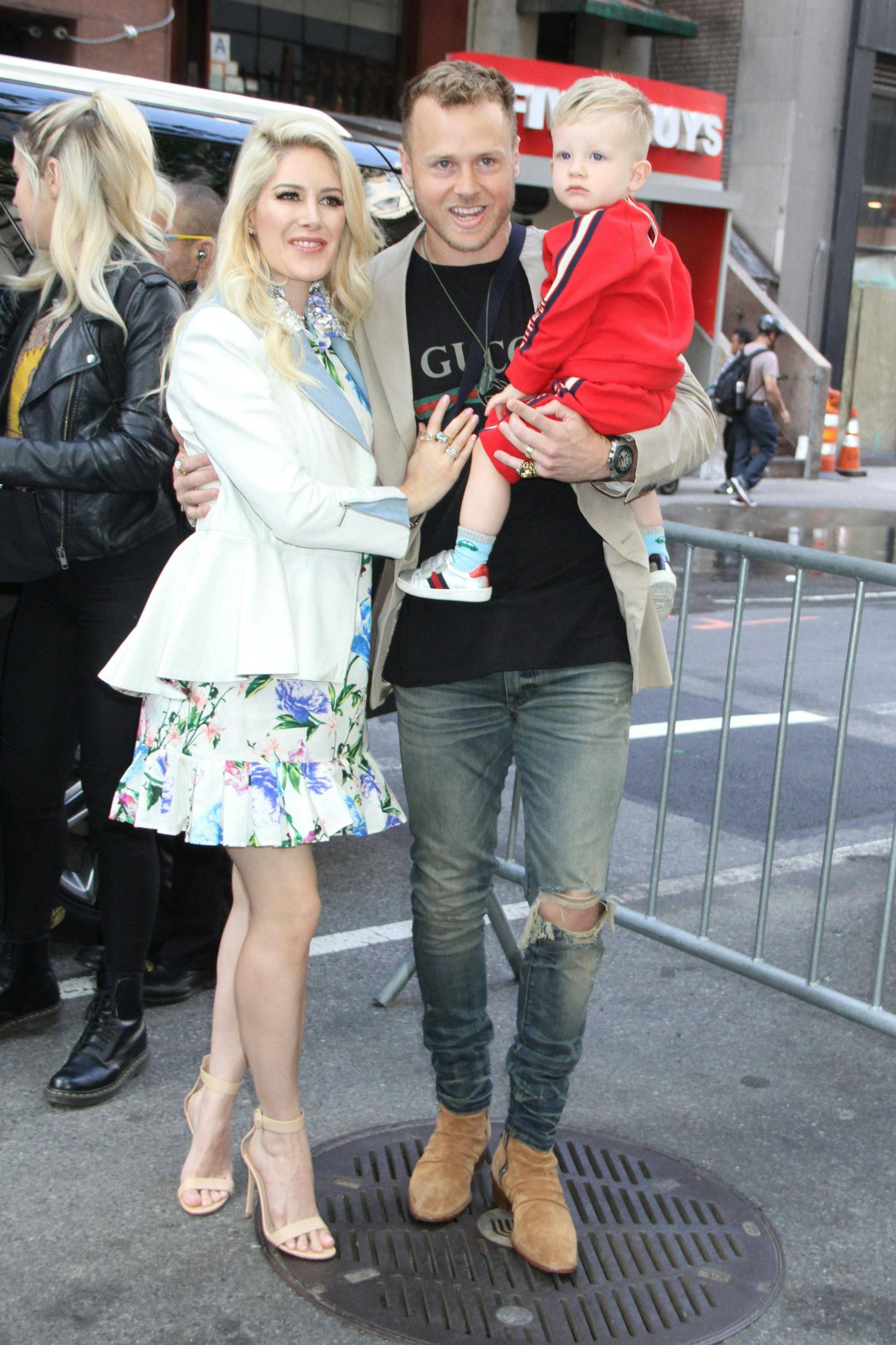 Beißt beherzt in rohe Bison-Leber: Heidi Montag