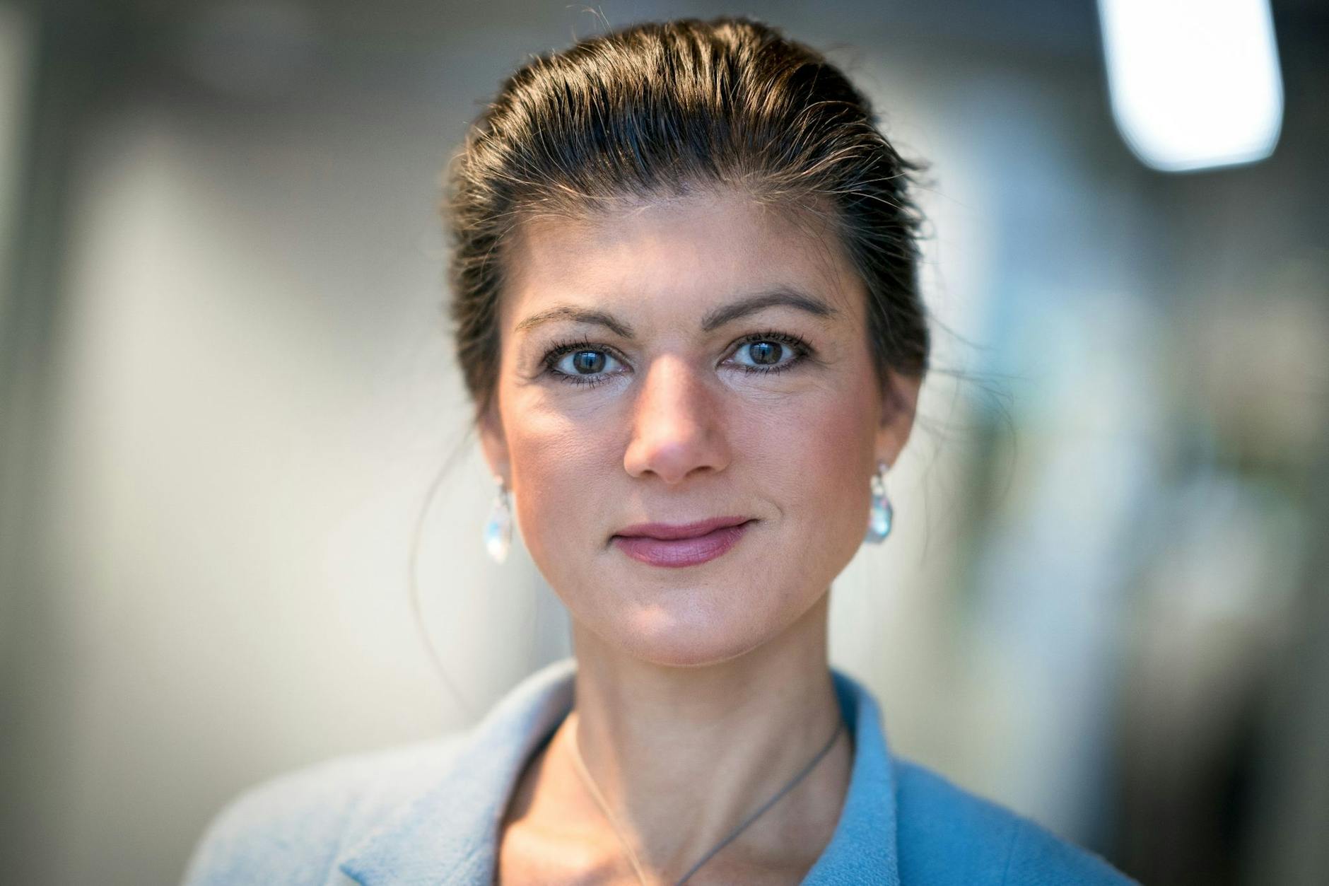 ARCHIV - Sahra Wagenknecht hat sich mit der Linken-Parteispitze um die Vorsitzenden Janine Wissler und Martin Schirdewan überworfen.