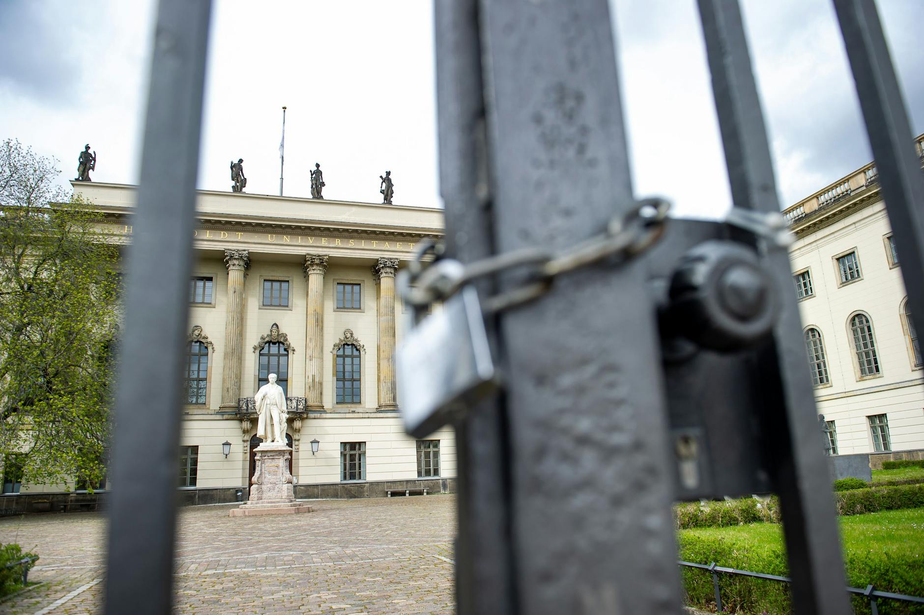 Die Universitätsleitung wusste offenbar seit längerem über die Vorwürfe bescheid.