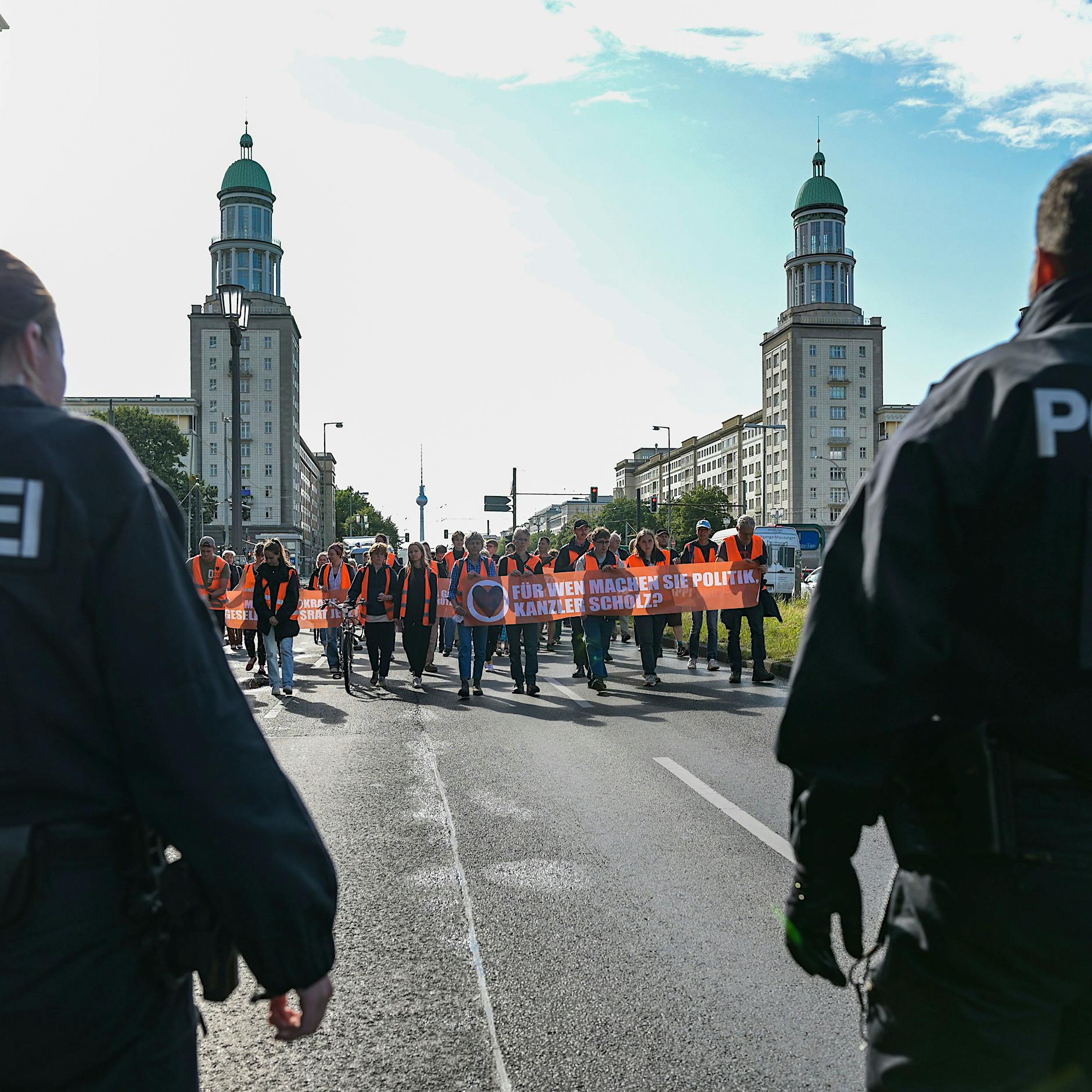 Hitzige Stimmung, Anfeindungen gegen die Letzte Generation bei Demonstration in Friedrichshain
