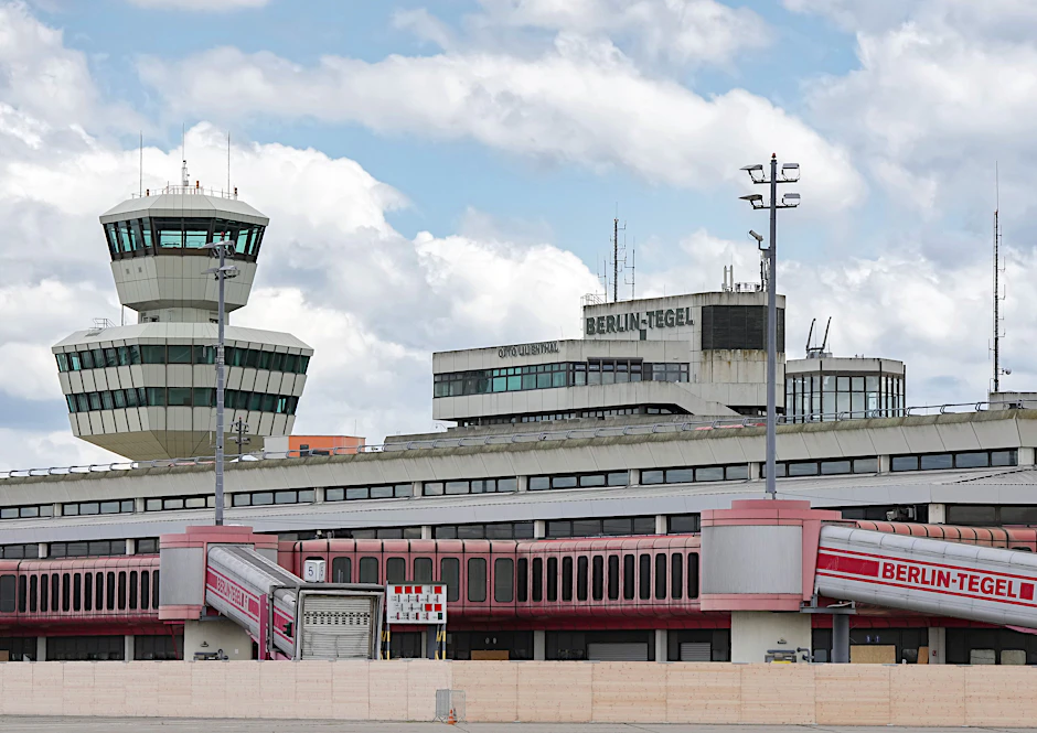 Der stillgelegte Flughafen Tegel: Auf dem Areal soll nun nach Erdwärme gebohrt werden.