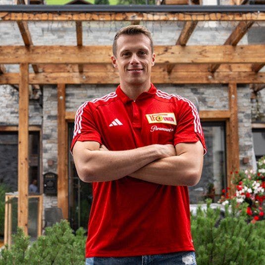 Herthas Keeper Alexander Schwolow präsentierte sich Mittwoch im neuen Union-Dress.