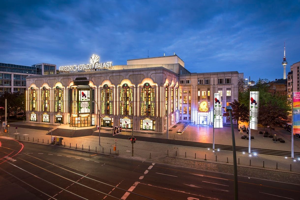 Der Friedrichstadt-Palast in Mitte wird ab Herbst glitzern wie noch nie zuvor: 100 Millionen Swarovski-Kristalle werden in Kostümen und Bühnenbild verarbeitet.