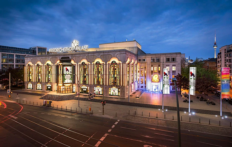 Der Friedrichstadt-Palast in Mitte wird ab Herbst glitzern wie noch nie zuvor: 100 Millionen Swarovski-Kristalle werden in Kostümen und Bühnenbild verarbeitet.