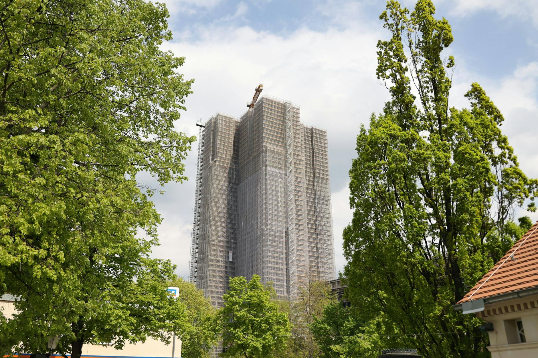 Blick auf den Steglitzer Kreisel. Der Anleger André Gaufer sollte eigentlich schon 2022 in seine Wohnung einziehen können. Vor Gericht kämpft er für sein Recht.