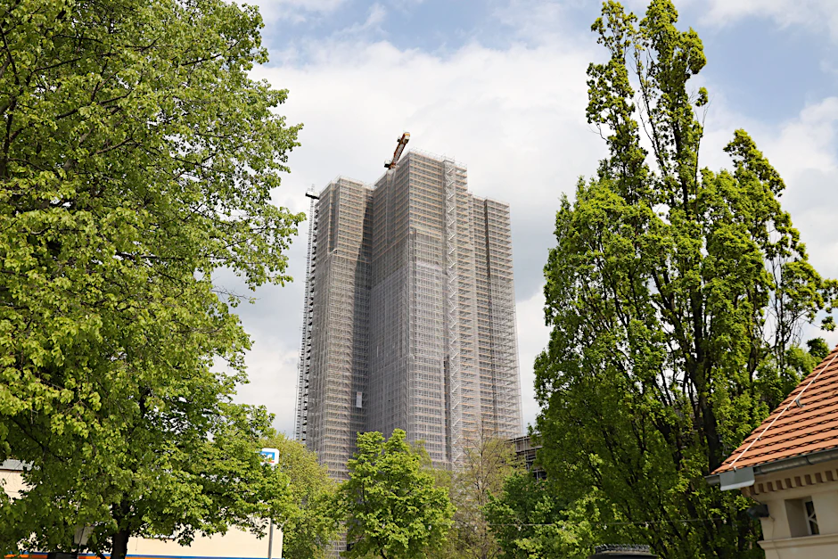 Blick auf den Steglitzer Kreisel. Der Anleger André Gaufer sollte eigentlich schon 2022 in seine Wohnung einziehen können. Vor Gericht kämpft er für sein Recht.