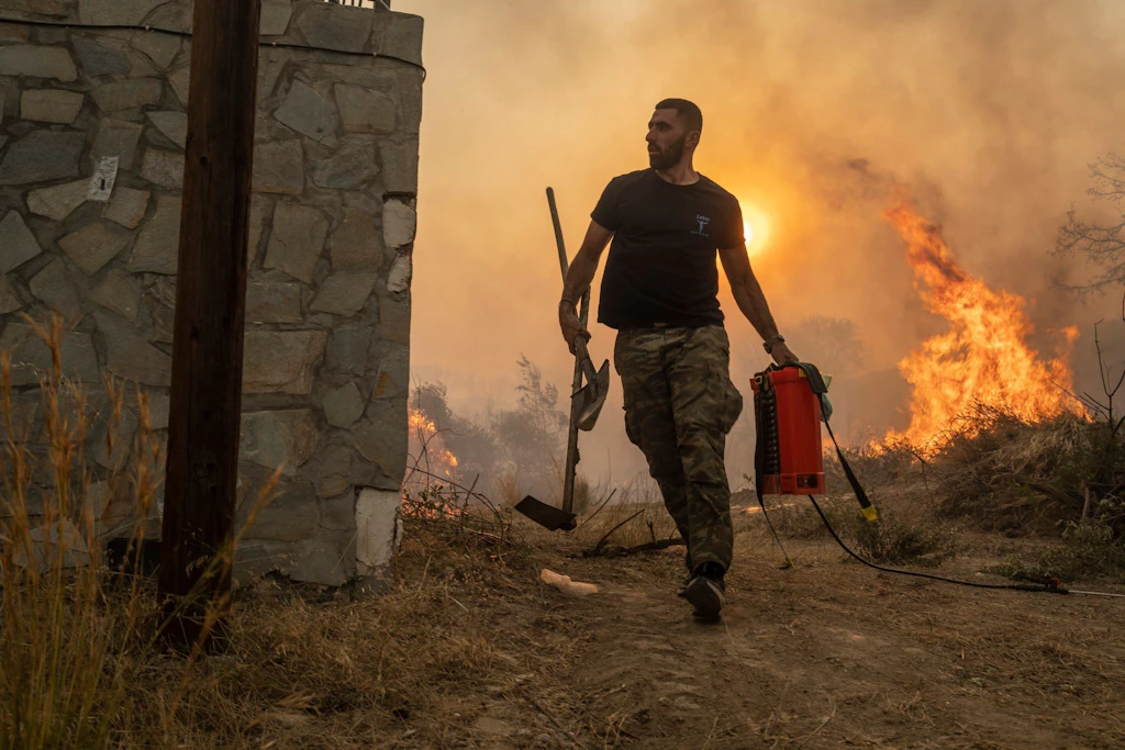 Rhodos: Ferienort Gennadi vor den Flammen gerettet