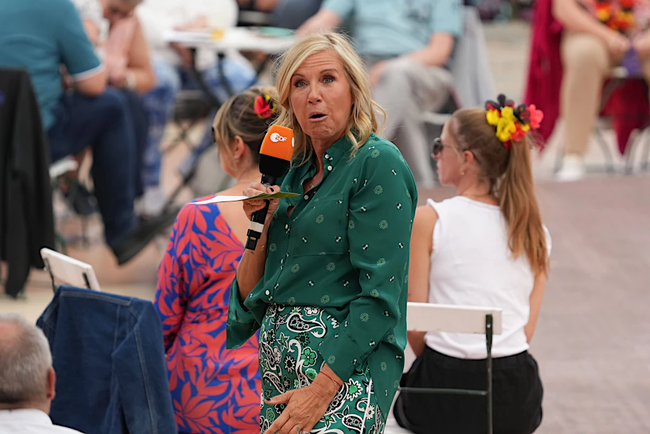 Andrea Kiewel moderiert sei dem Jahr 2000 den „ZDF-Fernsehgarten“.