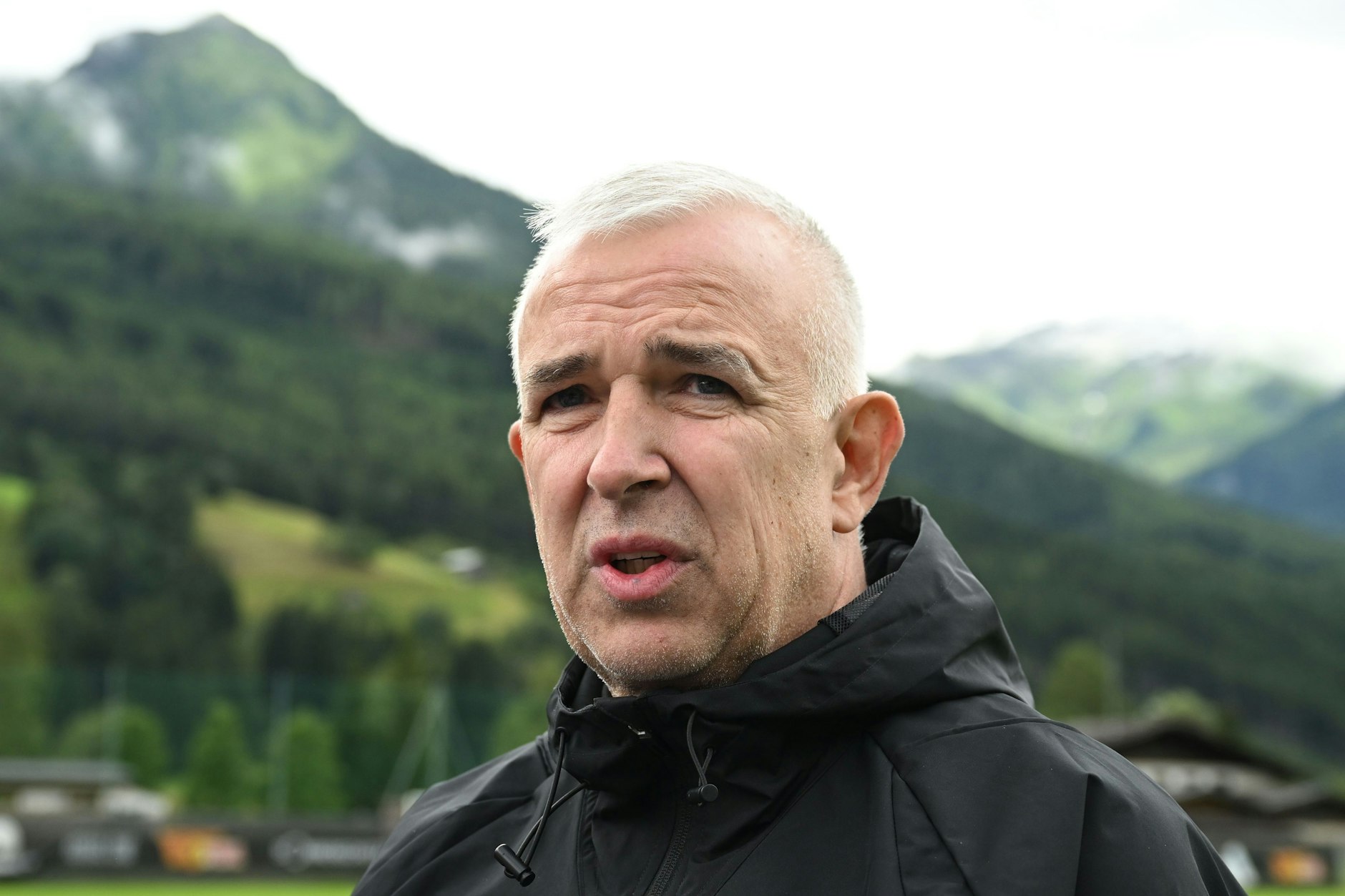 Union-Präsident Dirk Zingler sprach im Trainingslager der Eisernen Klartext zum Wechsel vieler europäischer Fußballprofis nach Saudi-Arabien.