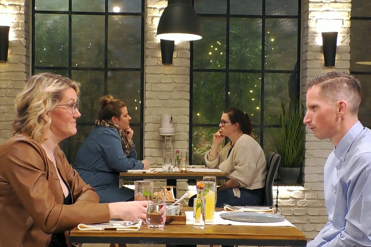 Timo und Kristina unterhalten sich bei „First Dates“ über Timos radikale Gewichtsabnahme.