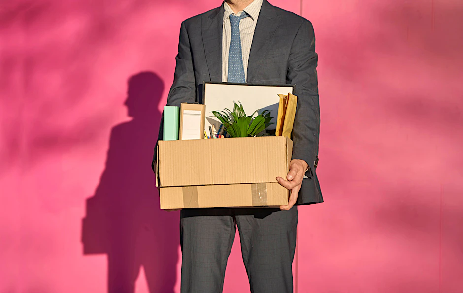 Bevor im Büro zusammengepackt werden kann, kommt das unangenehme Gespräch mit dem Chef.