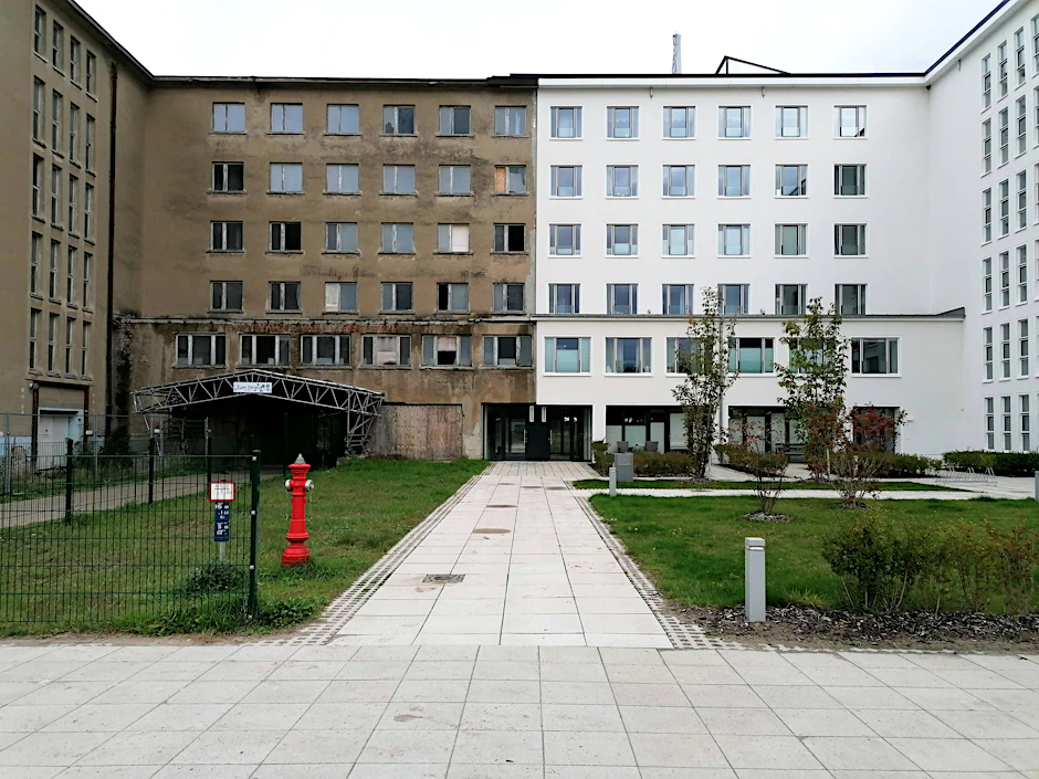 Alt neben neu: Die Blöcke des ehemaligen „KdF“-Seebads wurden teilweise saniert.&nbsp;