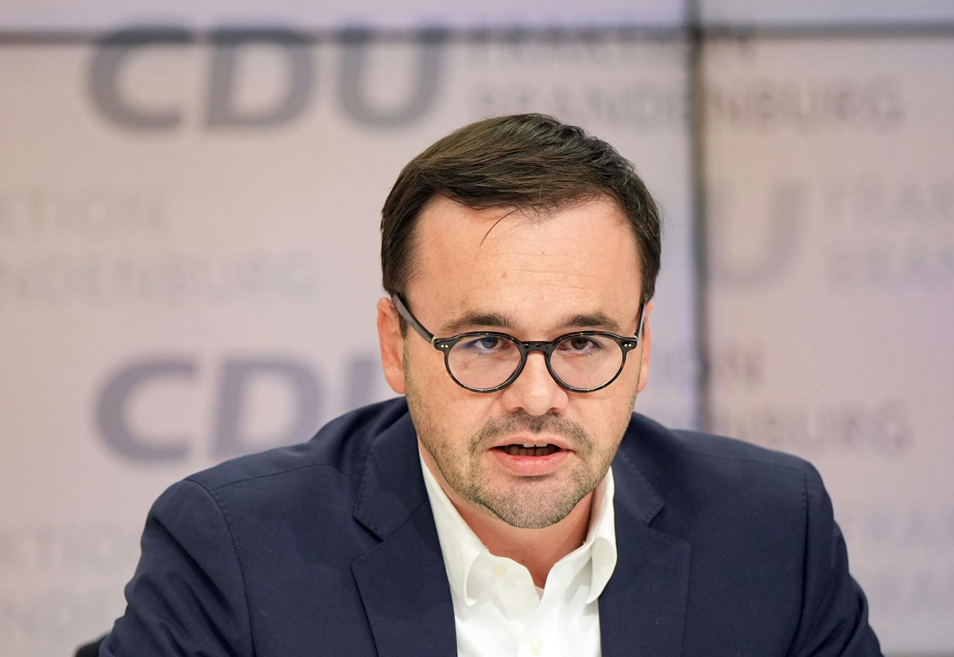 ARCHIV - Jan Redmann, Fraktionsvorsitzender der Brandenburger CDU im Landtag, spricht.