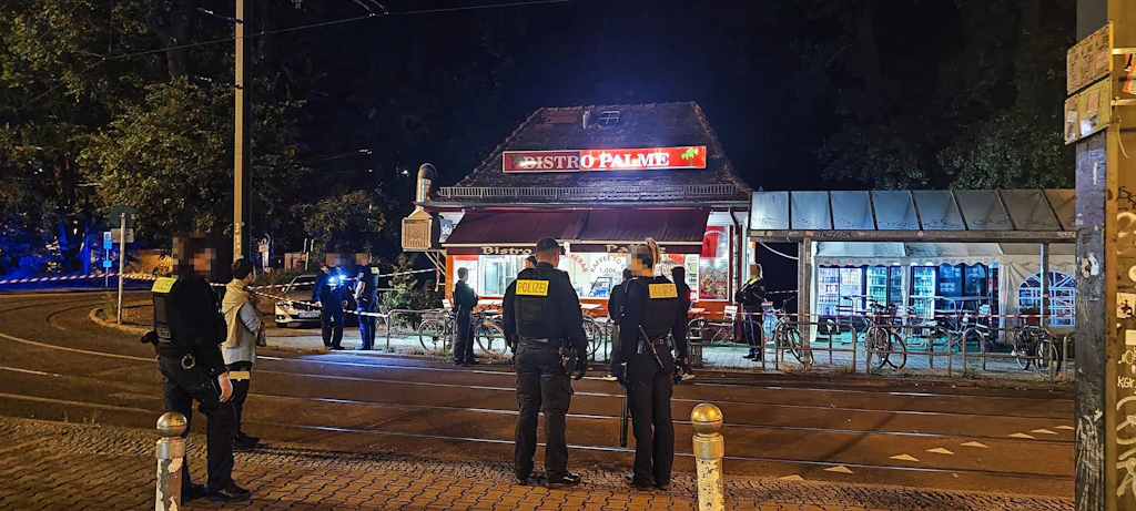 Blutiger Streit am S-Bahnhof Grünau: Drei Verletzte vor Döner-Imbiss