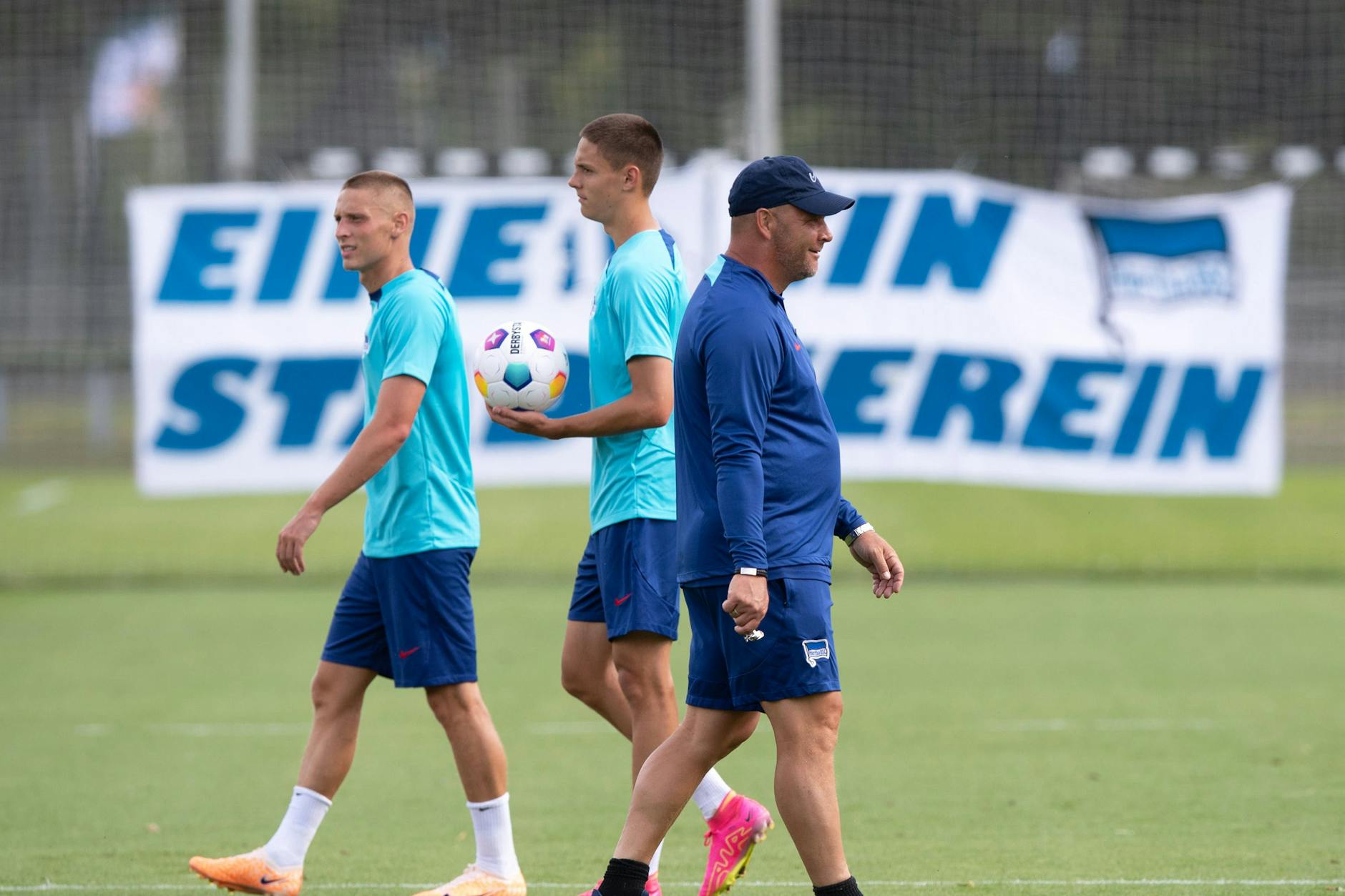 Berlin ist Dardai-Land: Palko (l.), Bence (M.) und Trainer Pal (r.) beim Training vor dem Düsseldorf-Spiel