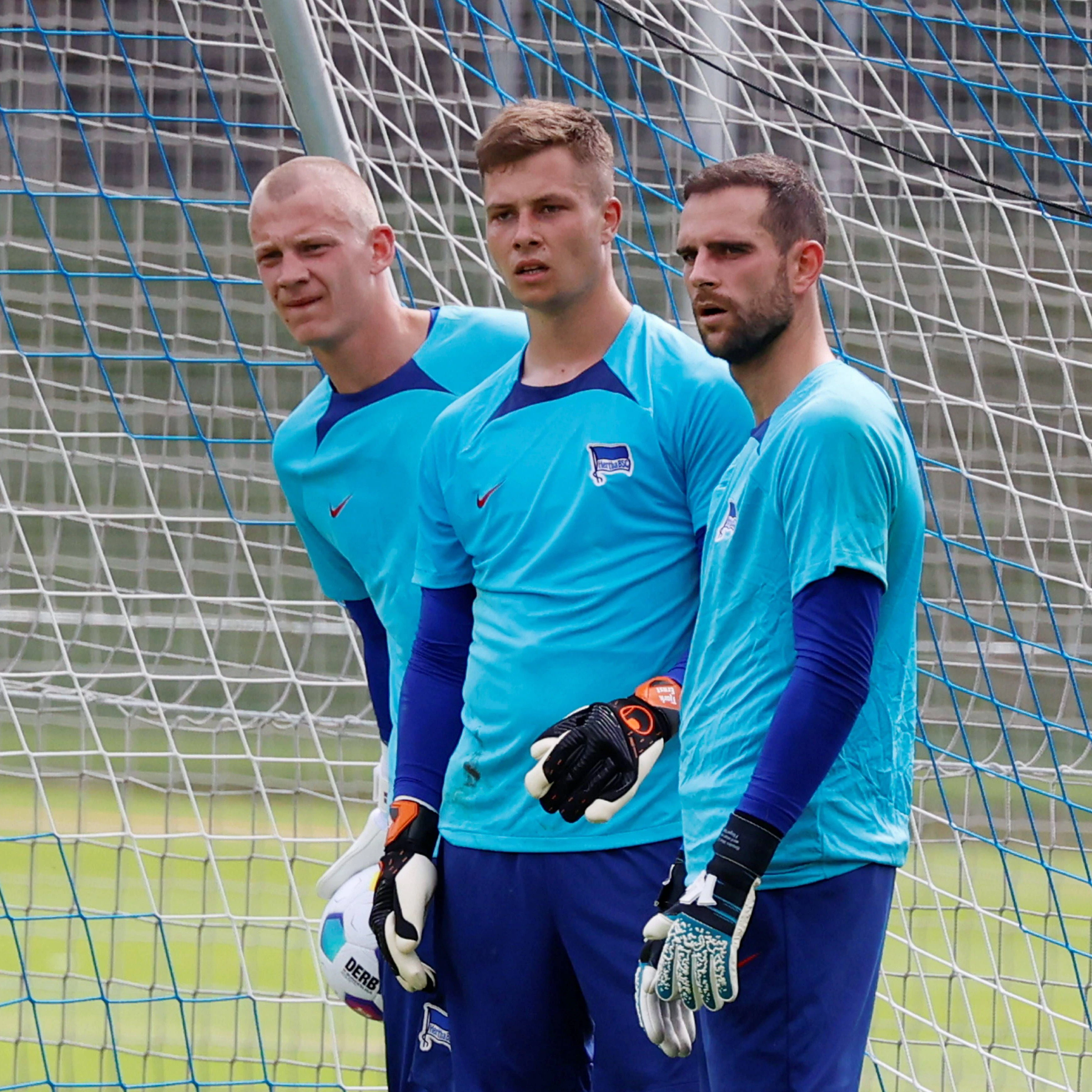 Herthas Torhüter Oliver Christensen, Tjark Ernst und der suspendierte Marius Gersbeck (v.l.)