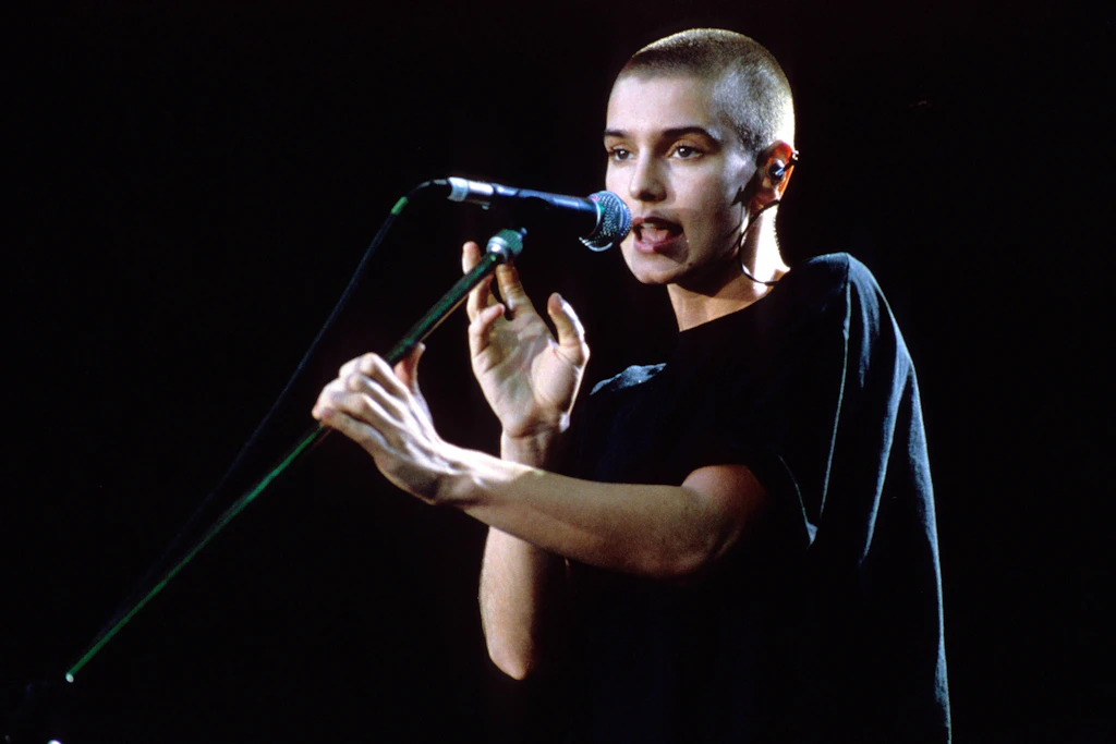 Als Sinéad O’Connor gegen den Papst wetterte