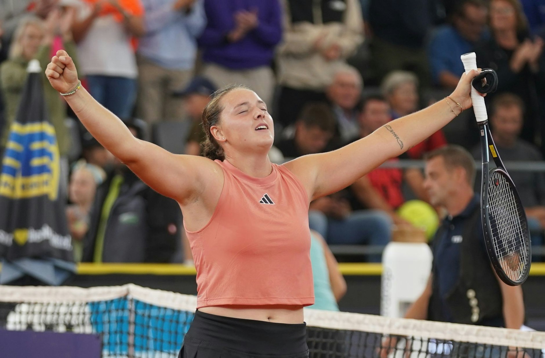 Jinsiy sehrgar akasi va opasi 3D porno kostyumlar