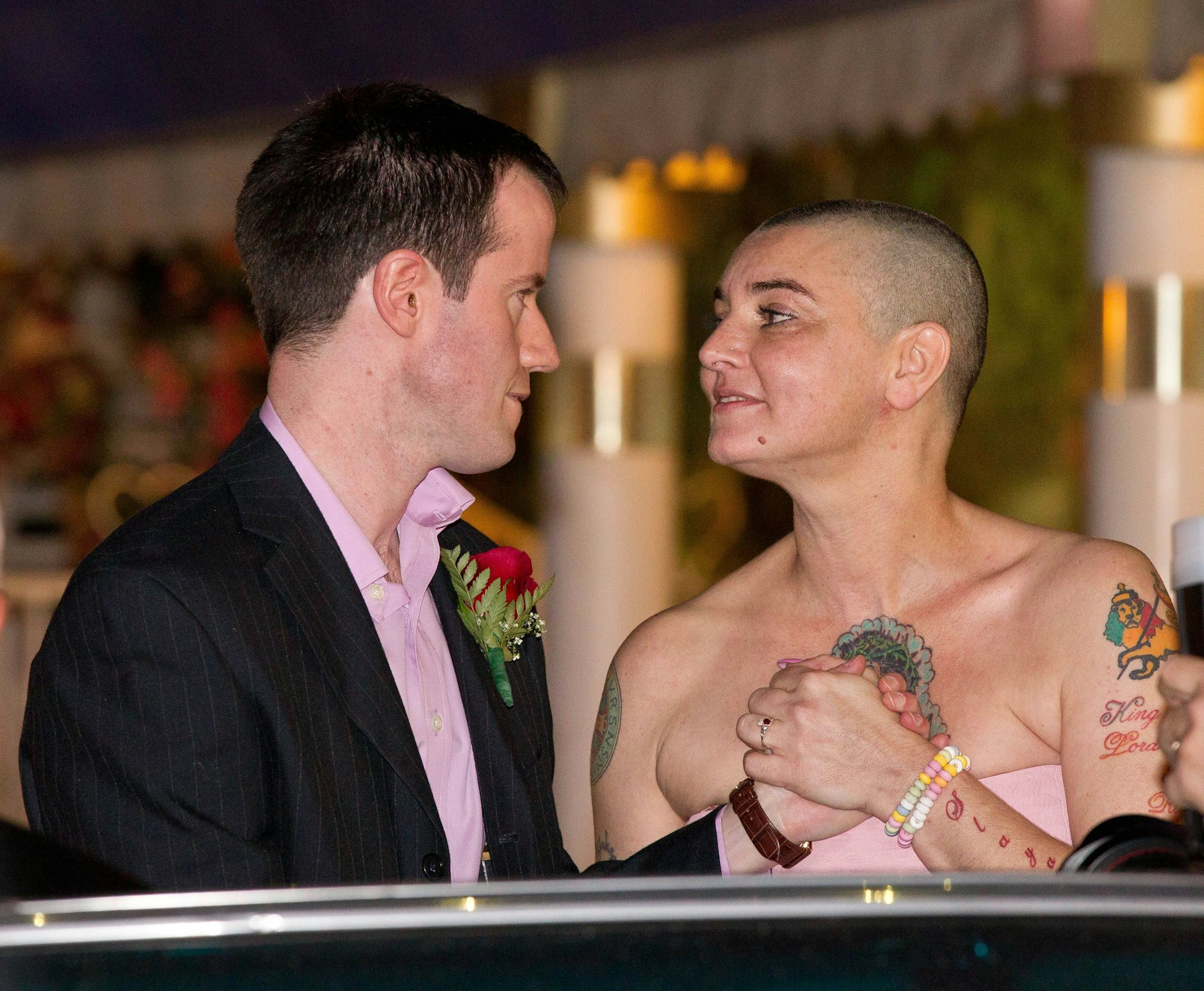 Sinead O Connor heiratet ihren vierten Mann Barry Herridge an ihrem 45. Geburtstag im Drive-Through der A Little White Wedding Chapel in Las Vegas, Nevada, am 08.12.2011.