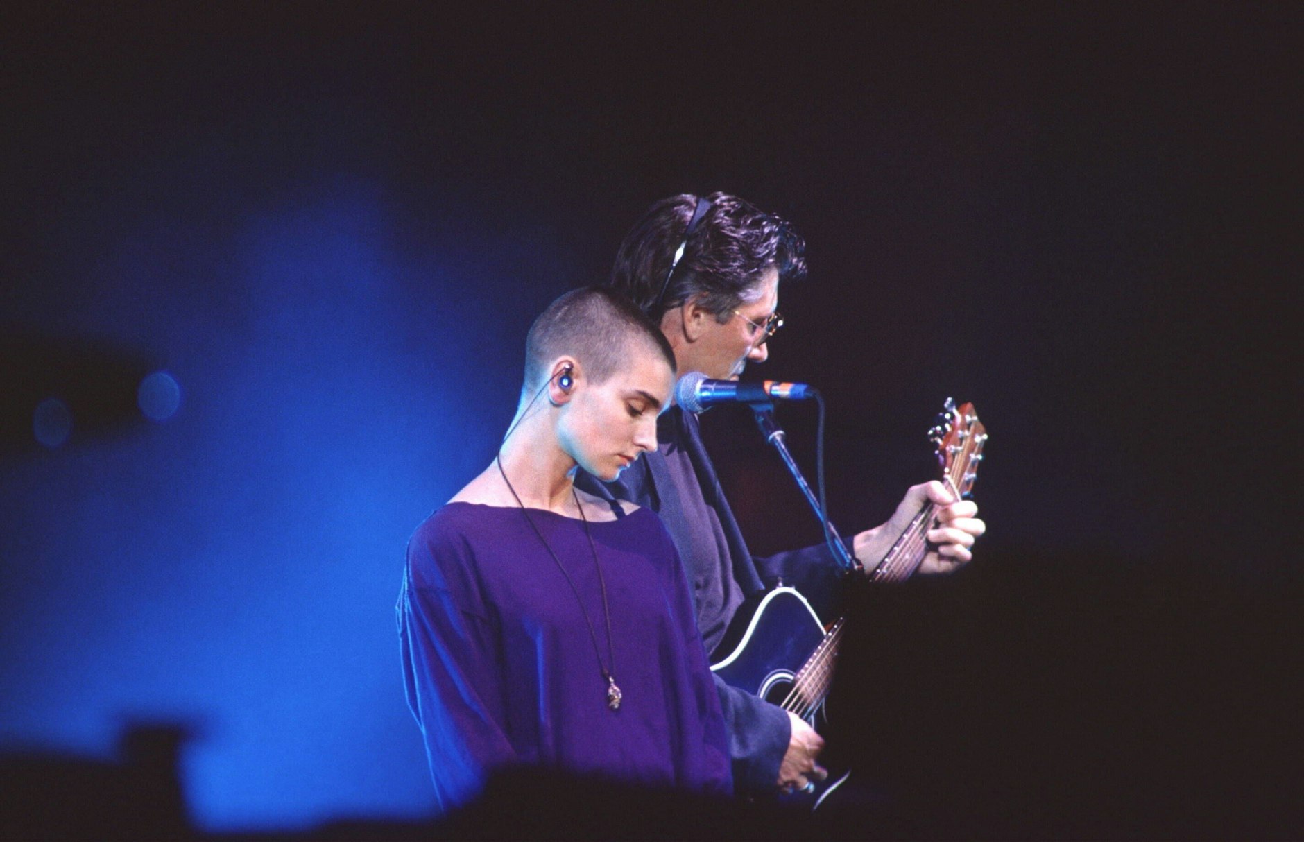 Sinead O'Connor und Roger Waters während der legendären Rock-Oper „The Wall“ am Potsdamer Platz am 21.07.1990.