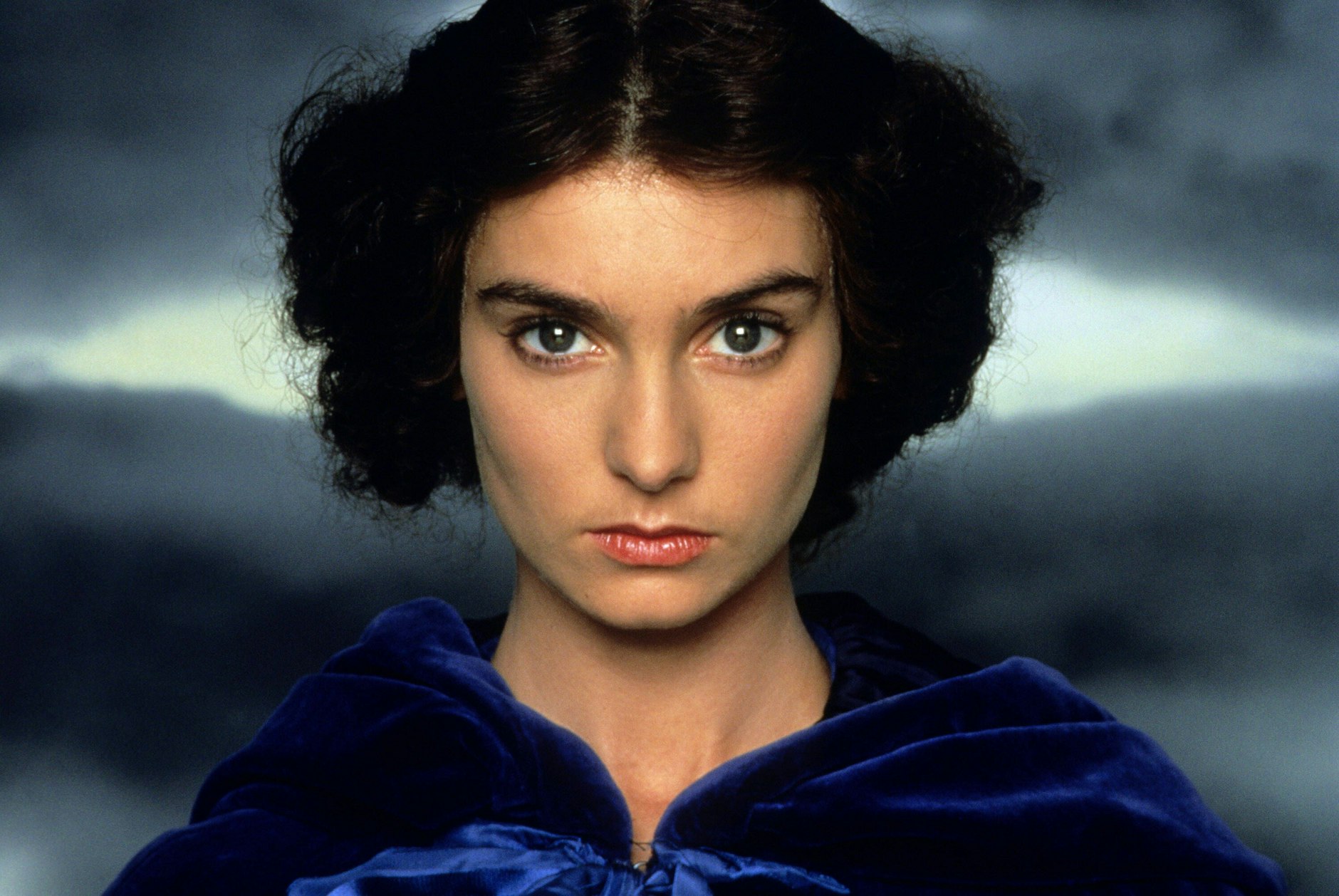 Sinead O'Connor hatte in der 1992 Verfilmung von "Sturmhöhe" einen Auftritt ohne Namensnennung als Emily Bronte.
