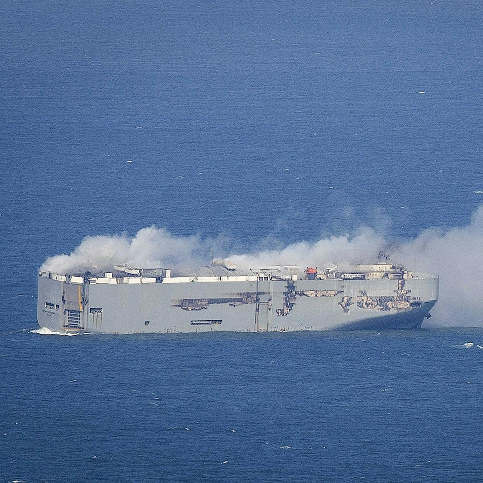 Frachter-Brand: Brennen Elektroautos öfter als Verbrenner? Experte trennt Fakten von Mythen