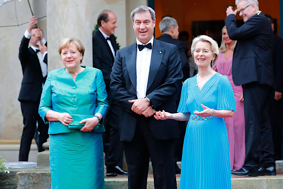 Tops und Flops im seligen Beisammensein: Merkel, Söder und von der Leyen.