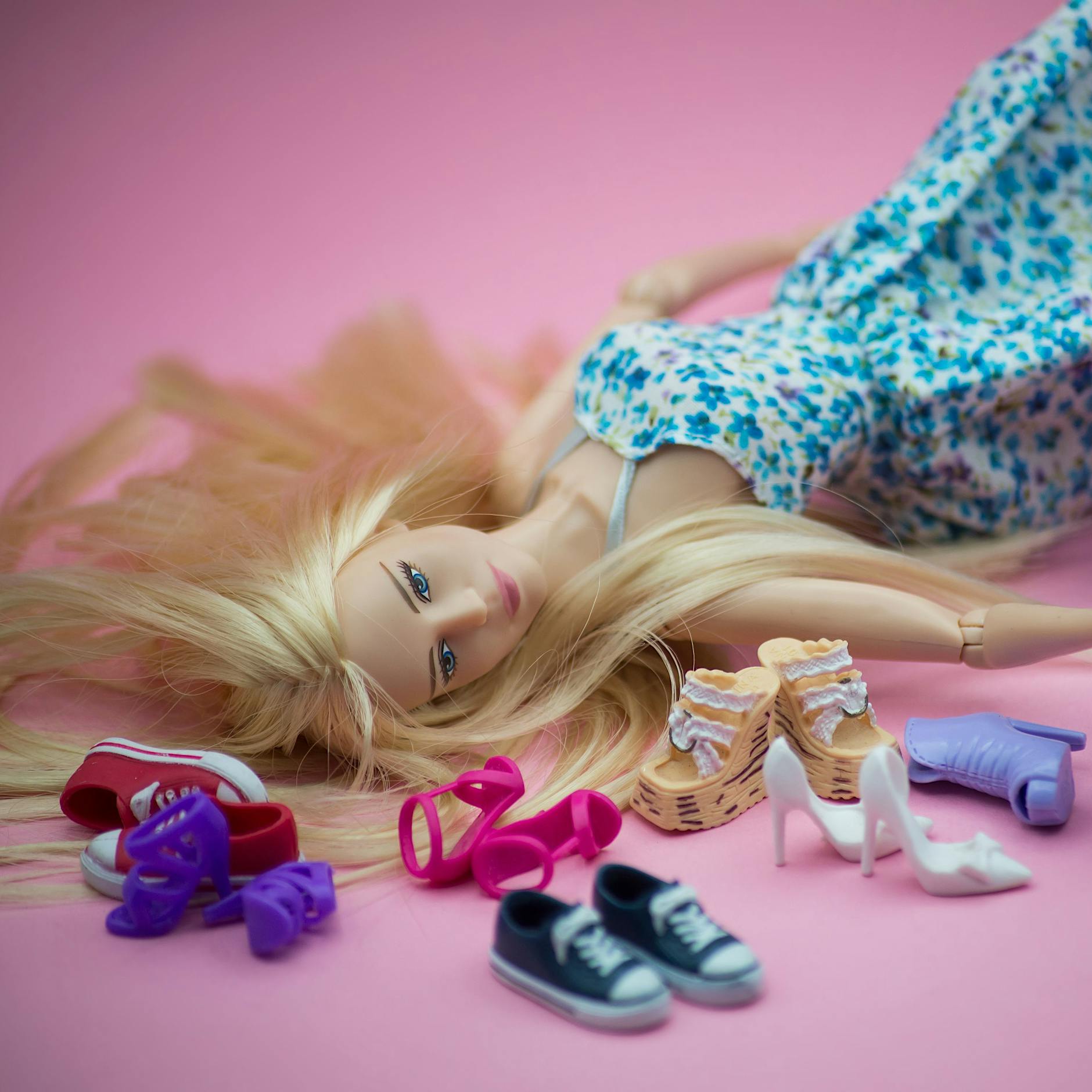 Barbiecore: Wer zieht die berühmte Puppe an – und wo kann ich ihre Kleider kaufen?