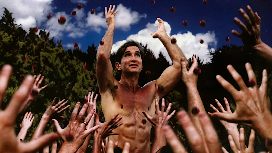Bedingungslose Liebe, endlose Hingabe: Das erleben die Sektenführer in der neuen Netflix-Serie „How to Become A Cult Leader“.