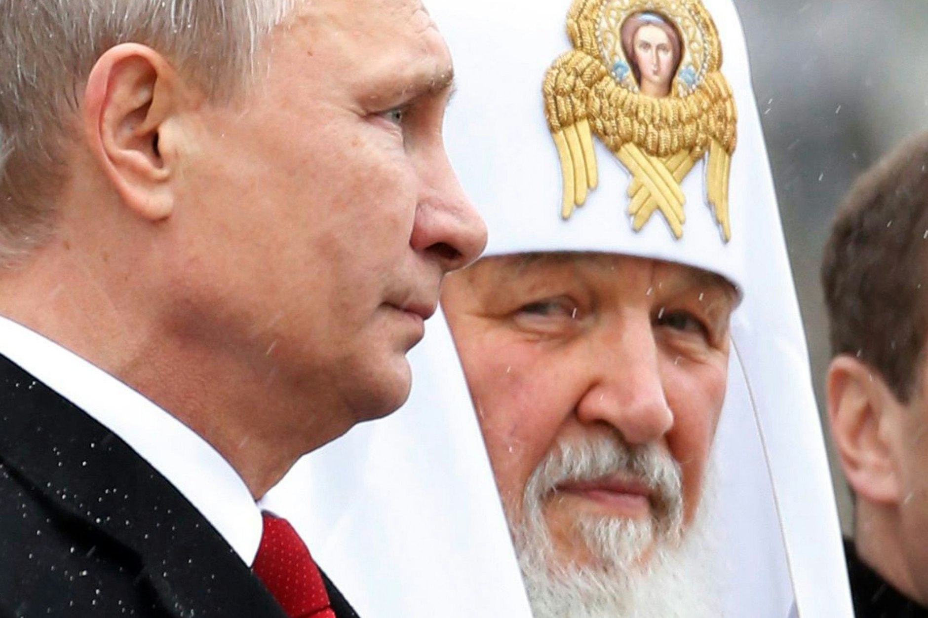 ARCHIV - Der russische Präsident Wladimir Putin und Patriarch Kirill, der als einer der wichtigsten Unterstützer des Kriegskurses gilt.