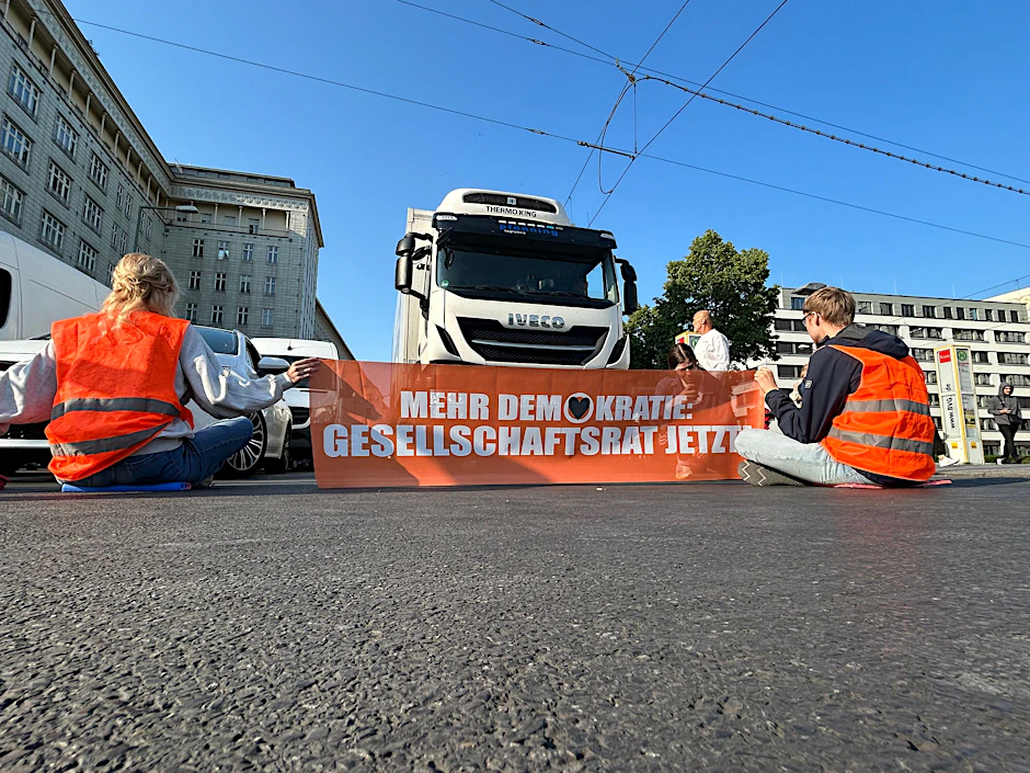 Immer wieder blockieren Aktivisten der Letzten Generation auch in Berlin Straßen, treiben die Autofahrer zur Weißglut.