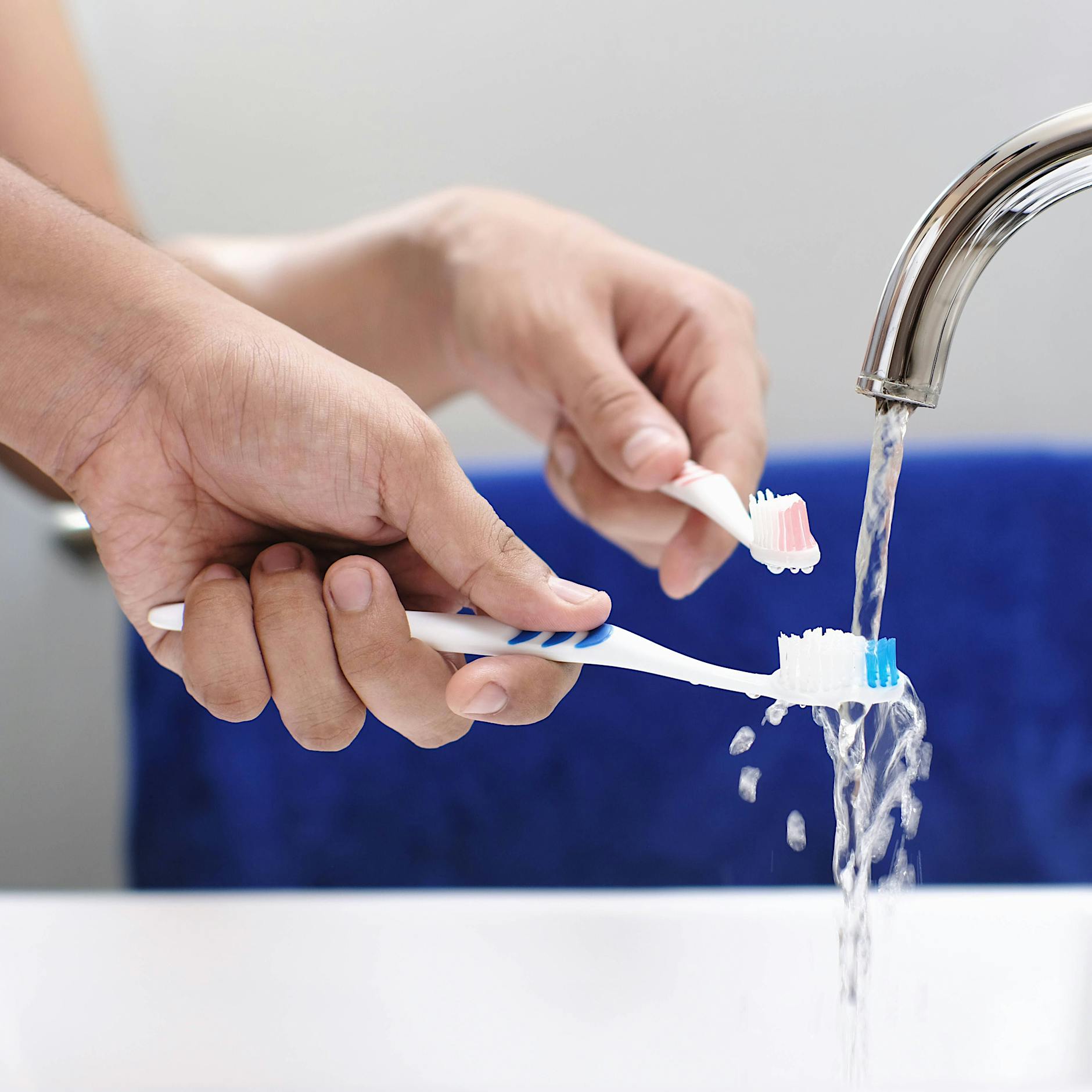 Studie: Viele Menschen überschätzen sich beim Zähneputzen